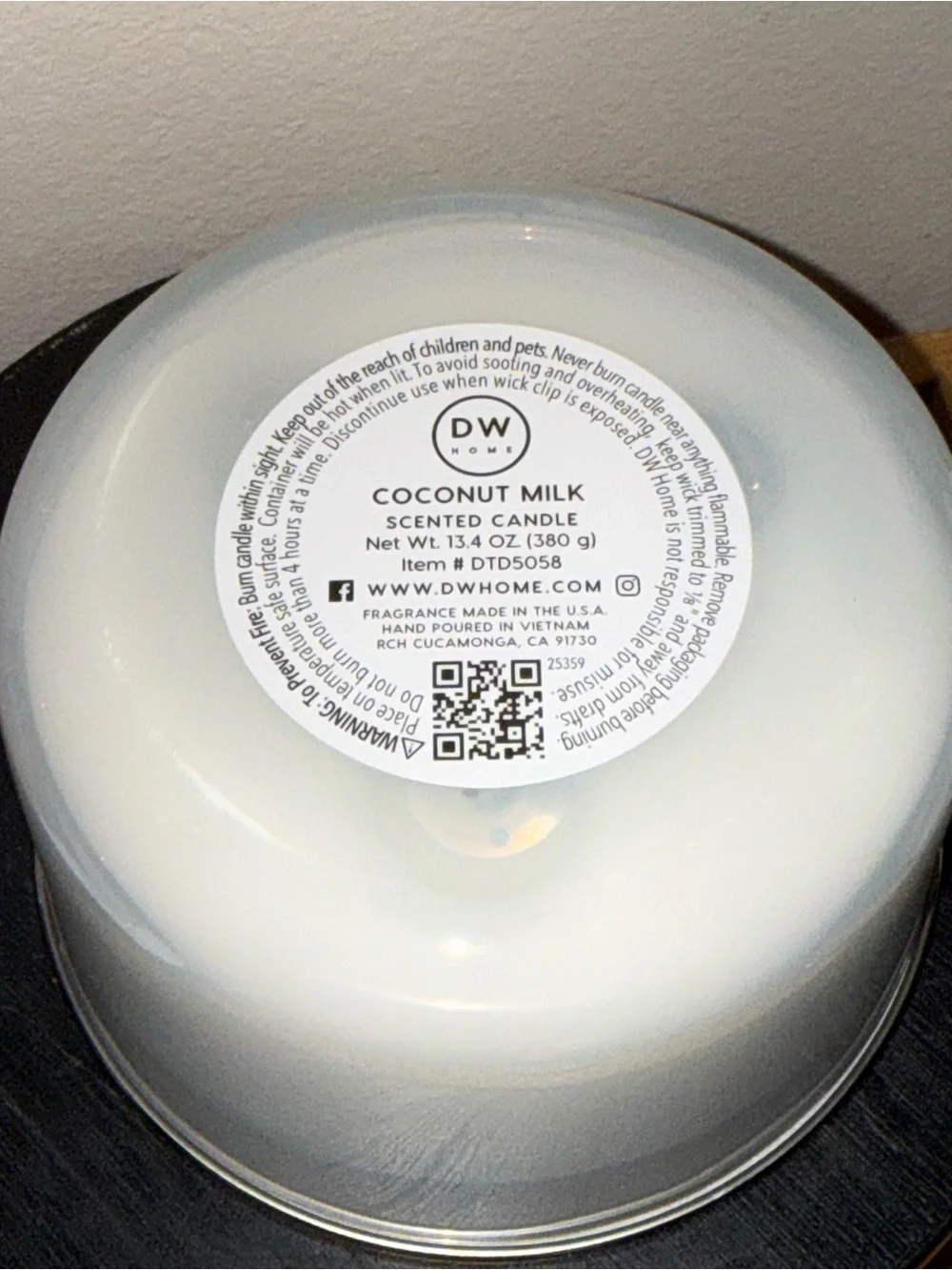 DW HOME COCONUT MILK Scented Candle